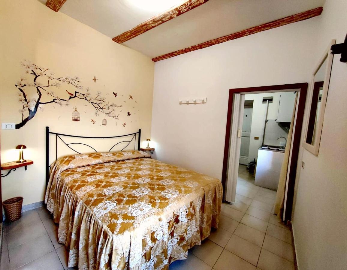 La Casa In Piazza Apartment Toffia Exterior photo
